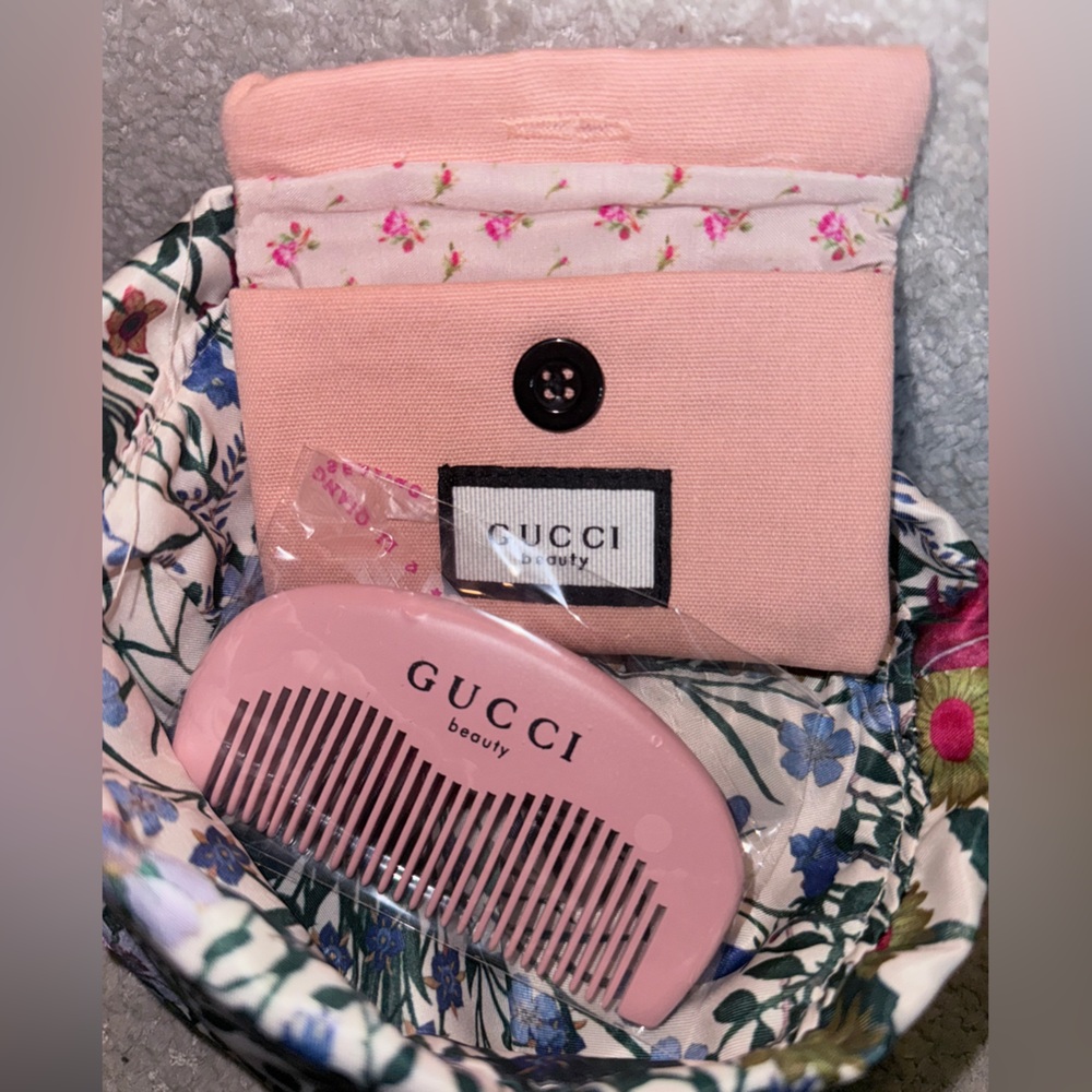 Gucci Beauty  Pink Floral Hair Comb in Pouch
